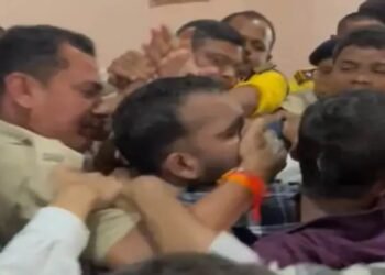 बिलासपुर में बवाल…पुलिस ने छात्रों को लात-घूंसों से पीटा: AVBP के सदस्यता अभियान पर बखेड़ा, NSUI बोली- थाने तक पीटते ले गए