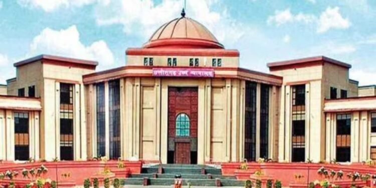 छत्तीसगढ़ वन सेवा परीक्षा भर्ती में गड़बड़ी: एक्शन मोड पर हाईकोर्ट, अपर मुख्य सचिव को थमाया अवमानना नोटिस