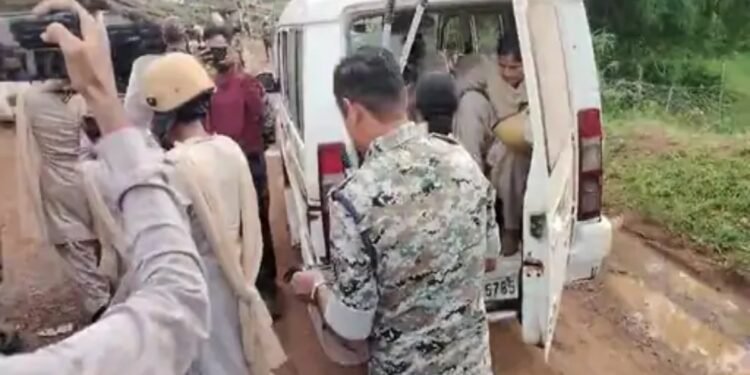 छत्तीसगढ़ में SP को बंधक बनाने की कोशिश: 4 लोगों को घर में बंदकर लगाई आग, एक की मौत, जानिए क्यों हिंसक हुए 70 लोग ?