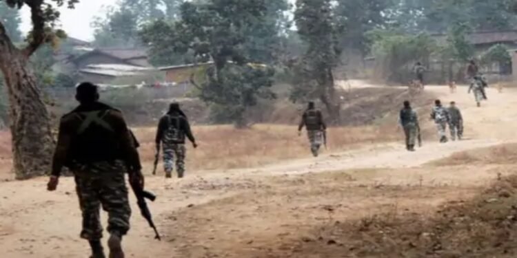 BIG BREAKING: मुठभेड़ में मारे गए 7 नक्सली, AK-47 समेत कई ऑटोमेटिक हथियार बरामद