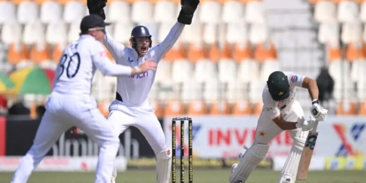 500 रन बनाकर भी हार गया पाकिस्तान: इंग्लैंड की टीम ने दी पटखनी, जानिए कितने रनों से गंवाना पड़ा टेस्ट मैच ?