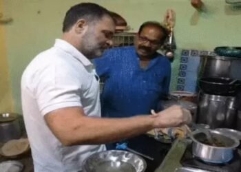 Rahul Gandhi Kolhapur Visit: राहुल गांधी ने दलित के घर खाना पकाया, फिर साथ में बैठकर खाया, जानिए खाने में क्या-क्या बना ?
