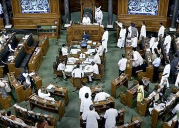Parliament Bills LIVE Update: अडानी के करप्शनकांड पर सदन में हंगामा, राहुल गांधी बोले- उन्हें जेल में होना चाहिए, सरकार बचा रही