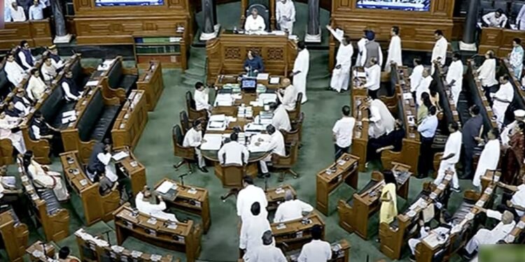 Parliament Bills LIVE Update: अडानी के करप्शनकांड पर सदन में हंगामा, राहुल गांधी बोले- उन्हें जेल में होना चाहिए, सरकार बचा रही