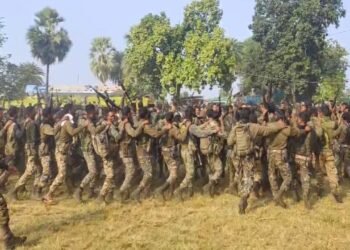 छत्तीसगढ़ में 10 नक्सली ढेर, जवानों ने मनाया जश्न: एनकाउंटर के बाद हथियारों के साथ किया डांस, देखिए ये LIVE VIDEO