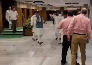 समिति अध्यक्ष जगदंबिका के खिलाफ उतरे विपक्षी सांसद: JPC से हटने की चेतावनी, लोकसभा स्पीकर से मिलेंगे, एकतरफा फैसले लेने का आरोप