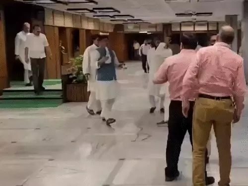 समिति अध्यक्ष जगदंबिका के खिलाफ उतरे विपक्षी सांसद: JPC से हटने की चेतावनी, लोकसभा स्पीकर से मिलेंगे, एकतरफा फैसले लेने का आरोप