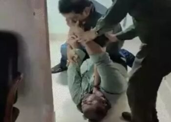 KIMS के डायरेक्टर को जमीन पर पटककर पीटा: छोटे भाई का दबाया गला, महिला डॉक्टर की भी पीटा, जानिए क्यों हुई मारपीट ?