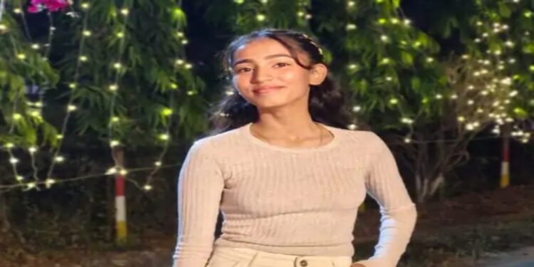 घरवालों ने मोबाइल छीना तो लगा ली फांसी: पढ़ाई करने कहा- तो रूम में जाकर फंदे से लटकी, जानिए क्या है पूरा मामला ?