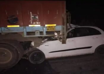 छत्तीसगढ़ में सड़क हादसे में 9 लोगों की मौत: कार सवार 2 भाइयों ने तोड़ा दम, जानिए कहां गई एक साथ 6 लोगों की जान ?