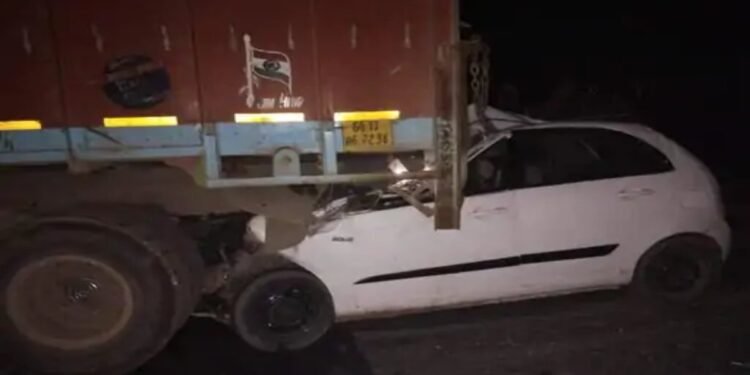 छत्तीसगढ़ में सड़क हादसे में 9 लोगों की मौत: कार सवार 2 भाइयों ने तोड़ा दम, जानिए कहां गई एक साथ 6 लोगों की जान ?