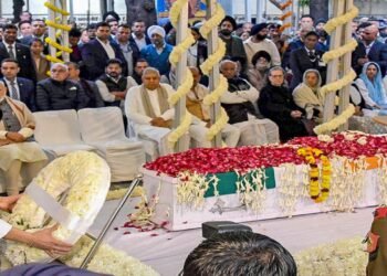 कांग्रेस बोली–मनमोहन को गन सैल्यूट के दौरान मोदी बैठे रहे: परिवार को जगह नहीं मिली; भाजपा ने कांग्रेस के 9 आरोपों के जवाब दिए