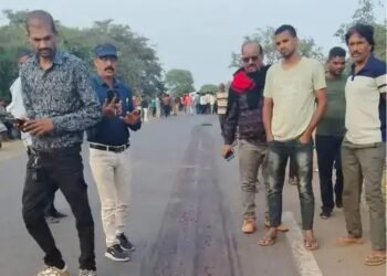 ट्रक ने बाइक सवार 3 दोस्तों को कुचला, तीनों की मौत: टक्कर से दूर जाकर गिरे, टुकड़ों में बंटी लाश, हड्डियां हो गई चकनाचूर