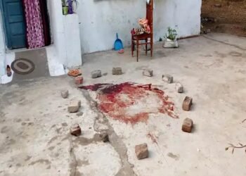 बॉयफ्रेंड ने गर्लफ्रेंड के दूसरे प्रेमी को मार डाला: आधीरात दोस्तों के साथ लाठी-डंडों से पीटा, पुलिसकर्मी हैं लड़की-लड़के की मां