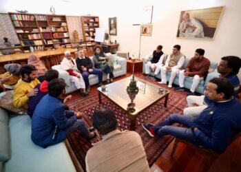 Sambhal Violence Victim: हिंसा में मारे गए युवकों के परिजन से मिले राहुल-प्रियंका, सोनिया के आवास पर बातचीत, बोले- आपके साथ खड़े हैं