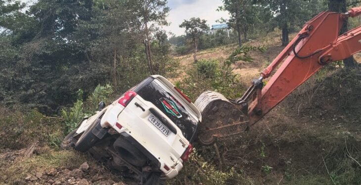 सड़क पर बिछी 5 कॉलेज स्टूडेंट्स की लाशें: तेज रफ्तार गाड़ी ने 2 बाइक को कुचला, मरने वालों में 3 युवक और 2 युवतियां