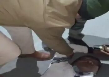 भूपेश बघेल ने लिखा-सुशासन जमीन पर लेटा है: भाजपा नेता का थाने के सामने हाईवोल्टेज ड्रामा, थानेदार को धमकाया, बेबस दिखे वर्दीधारी