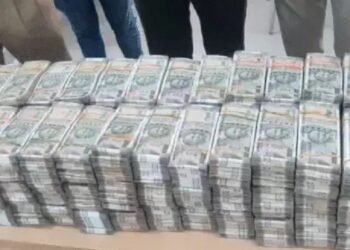 1 करोड़ कैश के साथ पकड़ाया कारोबारी: आचार संहिता के बीच कार से बरामद, पुलिस के बाद IT कर रही पूछताछ