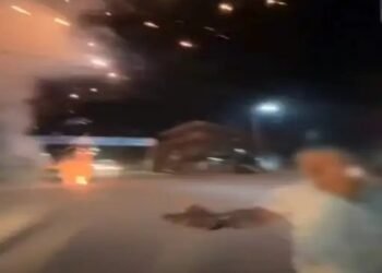 रायपुर में बीच सड़क पर बर्थडे सेलिब्रेशन: शॉपिंग-मार्ट के मालिक ने बेटे से कटवाया केक, कारों को खड़ी कर आतिशबाजी से लगा जाम