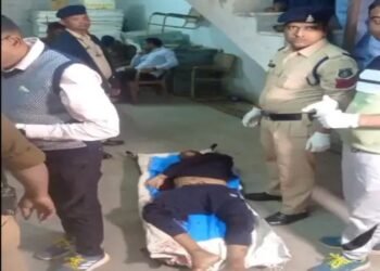 CG में पुलिसकर्मी ने खुद को मारी गोली: स्ट्रॉन्ग-रूम में EVM की कर रहा था रखवाली, :ड्यूटी पर आते ही की फायरिंग,