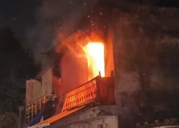 रायपुर के घर में सिलेंडर ब्लास्ट: 5 मिनट के अंदर लगातार 2 धमाके, दीवारों और छत पर पड़ी दरारें, मची चीख-पुकार