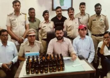 CG में 1 करोड़ की अंग्रेजी शराब जब्त: कंटेनर में मिलीं 1000 पेटियां, कागज में गोवा से भूटान ट्रांसपोर्ट दिखाया, लेकिन खपाना चुनाव में था ?