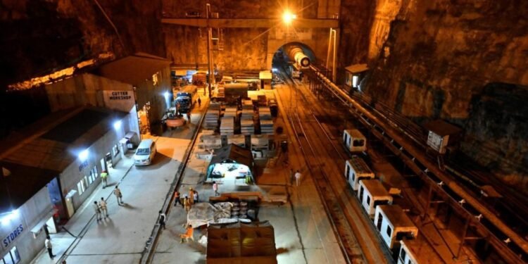 Telangana Tunnel Rescue Operation: डर से मजदूर काम छोड़ रहे, SP बोले- 8 लोग आज मिलेंगे कह नहीं सकता